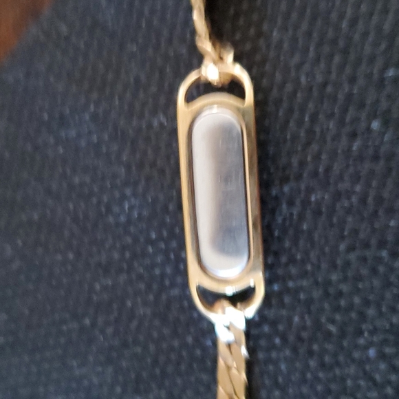 AVON 1970S VINTAGE 2 GOLDEN  BRACELETS - Picture 2 of 6